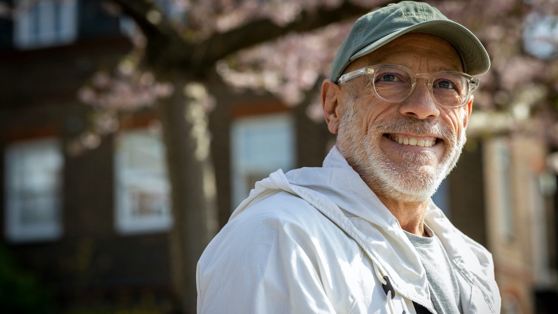 how to announce retirement on social media